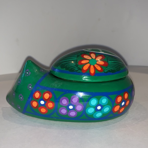 Talavera style cat trinket box. Vibrant colours with flowers and bird. - Picture 6 of 8